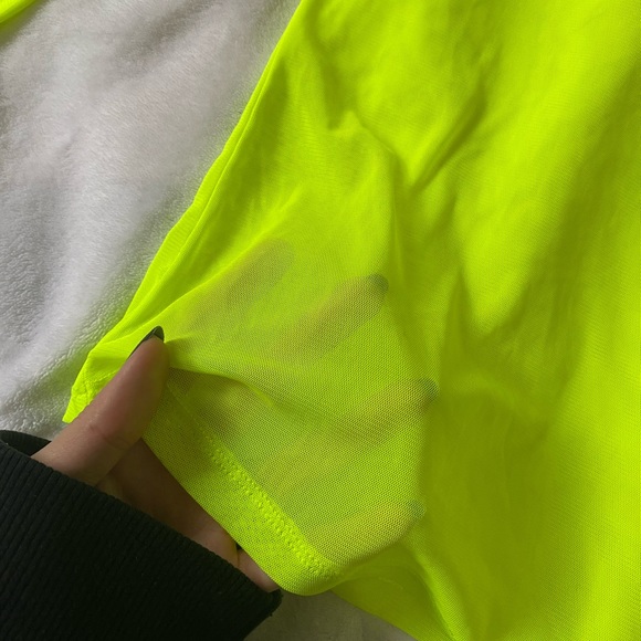Urban Revivo Mesh Neon Top - Picture 3 of 4